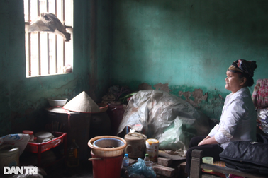 Người phụ nữ nghèo sống lay lắt, mơ bữa cơm có thịt
