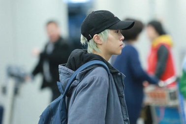 Con gái Vương Phi gây sốc với màu tóc cá tính