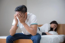 "Tôi khốn khổ vì sống chung nhà, học cùng trường với bạn trai"