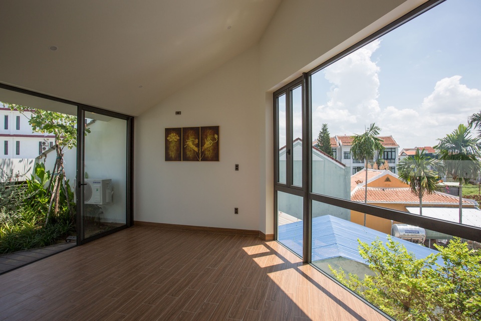 Cuộc sống thư thái trong căn nhà thủng mái độc lạ của gia đình ở Hội An - 10