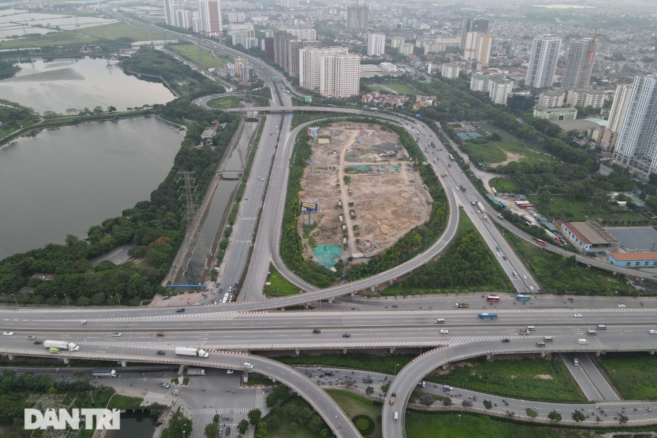 Cửa ngõ Hà Nội bất ngờ vắng vẻ, thông thoáng trong ngày cuối đợt nghỉ lễ - 5 Cửa ngõ Hà Nội bất ngờ vắng vẻ, thông thoáng trong ngày cuối đợt nghỉ lễ - 5
