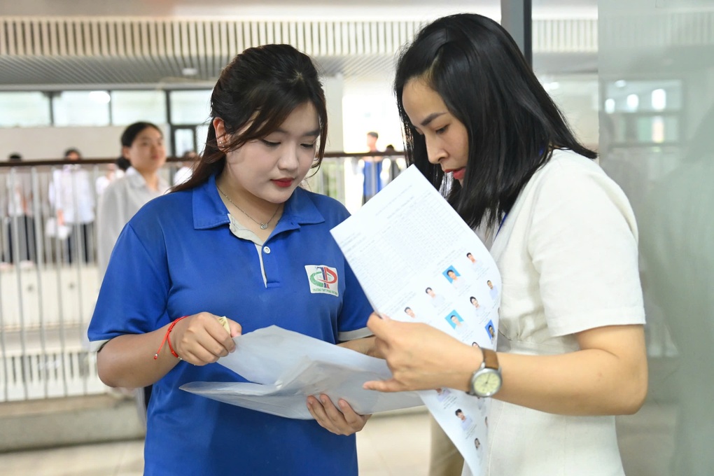 2025年の大学入学率が急上昇:仮想ベンチマークスコアの新現象 - 1 Mức trúng tuyển đại học 2025 tăng phi mã: Hiện tượng mới ảo điểm chuẩn - 1