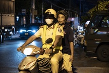 Vượt chốt kiểm tra nồng độ cồn, tài xế ở TPHCM nói do mắt mờ