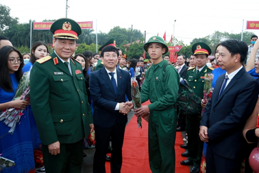 Chú trọng tuyển chọn công dân tốt nghiệp ĐH, con cán bộ lên đường nhập ngũ