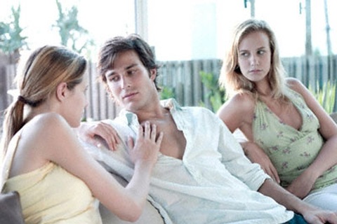 Tôi đang kẹt trong tình tay ba