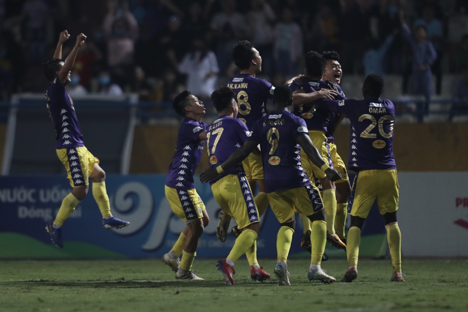 Quang Hải toả sáng, CLB Hà Nội soán ngôi đầu V-League của CLB Viettel - 8 Quang Hải toả sáng, CLB Hà Nội soán ngôi đầu V-League của CLB Viettel - 8