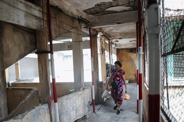 Sống bất an trong chung cư "chờ sập" ở TPHCM