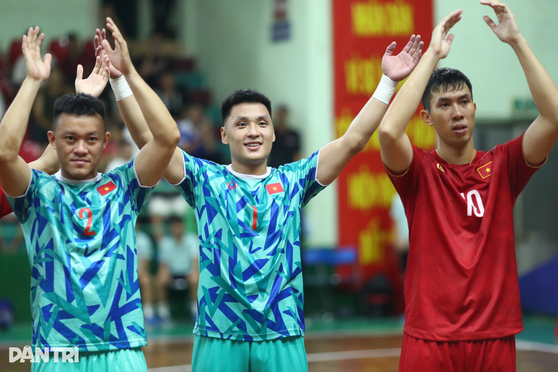 Tuyển futsal Việt Nam lội ngược dòng gỡ hòa 3-3 trước Nga - 1 Tuyển futsal Việt Nam lội ngược dòng gỡ hòa 3-3 trước Nga - 1