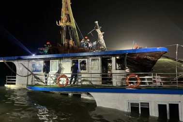 Đưa tàu bị lật vào bờ trước khi bão về, khẩn trương tìm kiếm hết nạn nhân