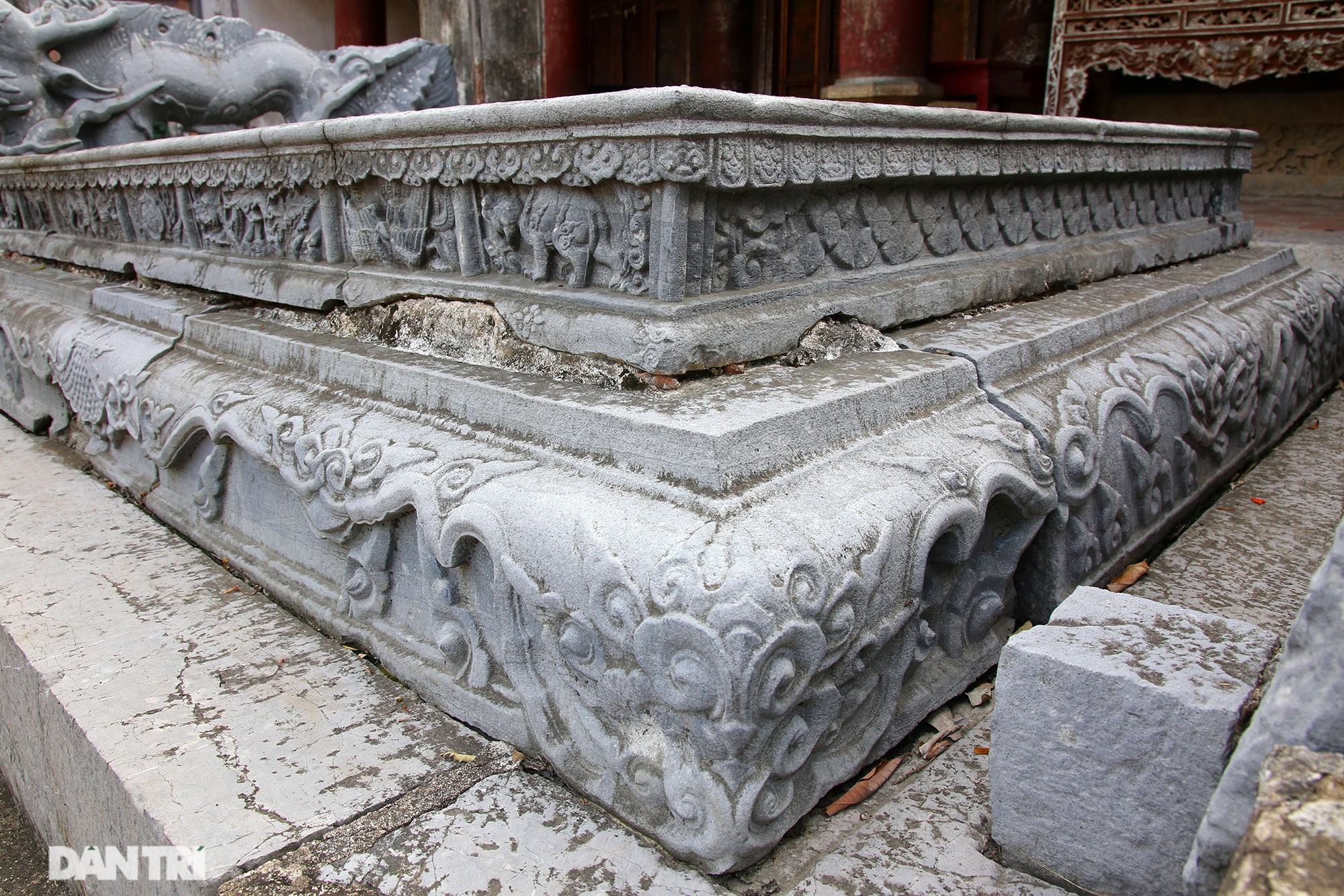 Long sàng đá độc nhất ở Việt Nam chạm hình trâu, chuột sánh cùng rồng - 8 Long sàng đá độc nhất ở Việt Nam chạm hình trâu, chuột sánh cùng rồng - 8