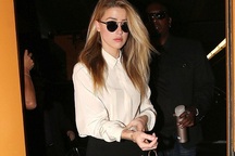 Amber Heard gào khóc từ chối đối mặt với Johnny Depp