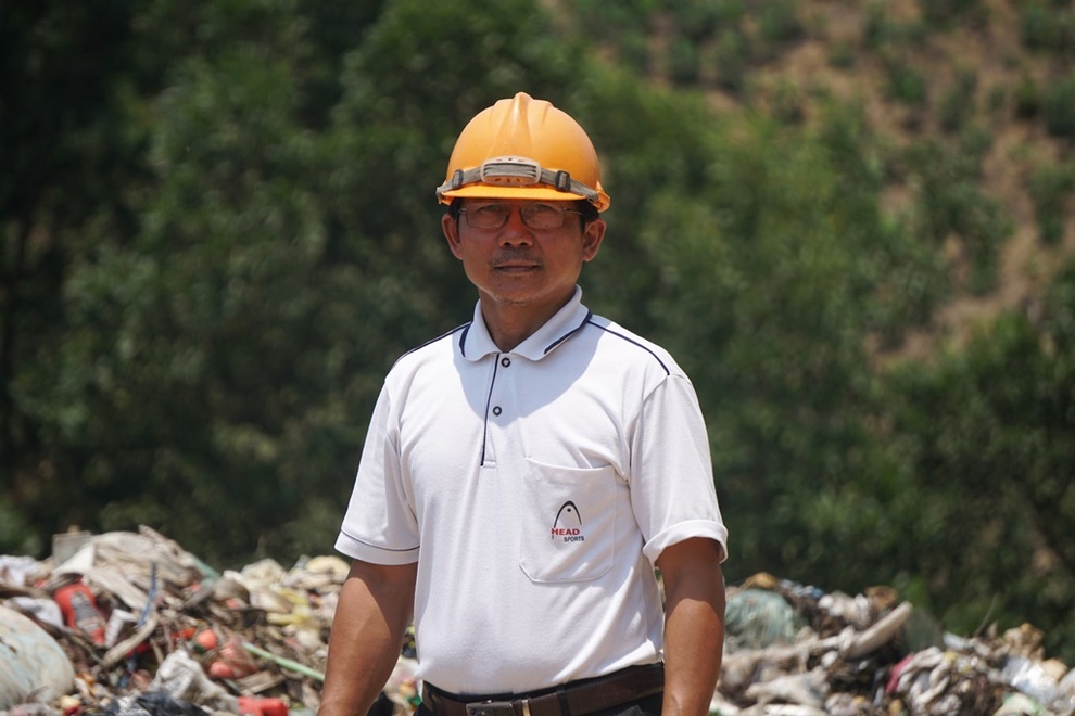 Người đàn ông yêu rác cháy bỏng và giấc mơ biến rác thành tiền - 1 Người đàn ông yêu rác cháy bỏng và giấc mơ biến rác thành tiền - 1