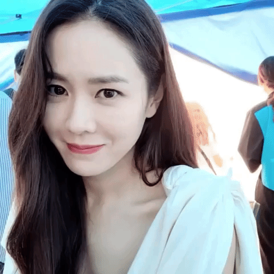“Chị đẹp” Son Ye Jin lại “gây bão” vì khoe ảnh cận mặt - 1 “Chị đẹp” Son Ye Jin lại “gây bão” vì khoe ảnh cận mặt - 1