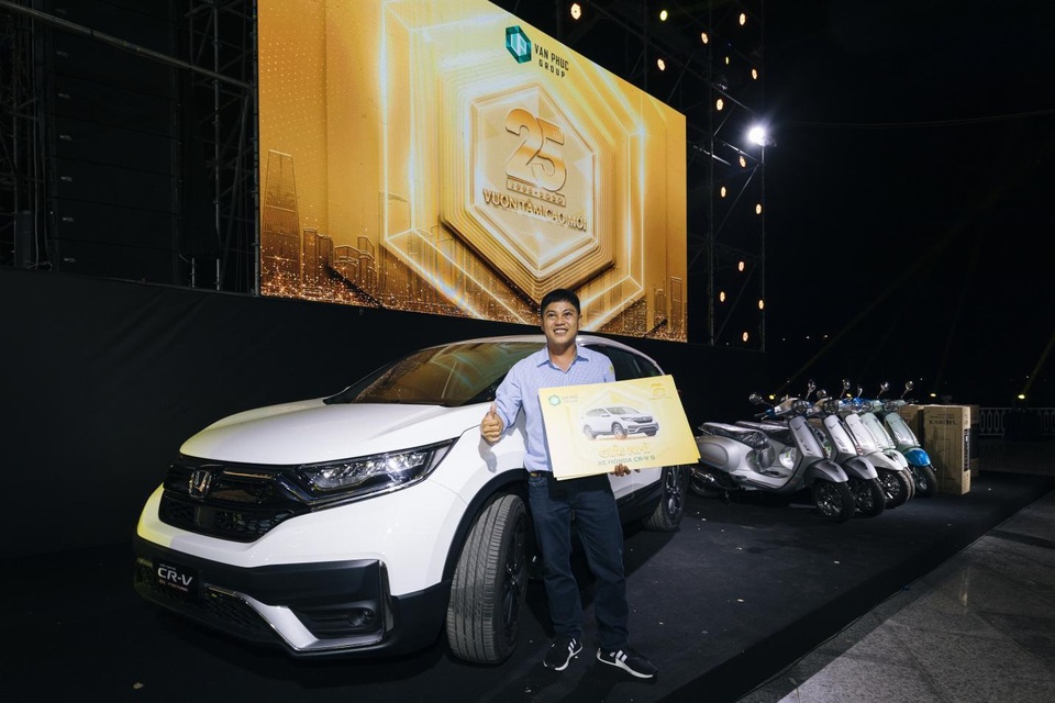 Trúng thưởng Mercedes, Honda CRV trong sự kiện 25 năm thành lập Van Phuc Group - 4 Trúng thưởng Mercedes, Honda CRV trong sự kiện 25 năm thành lập Van Phuc Group - 4