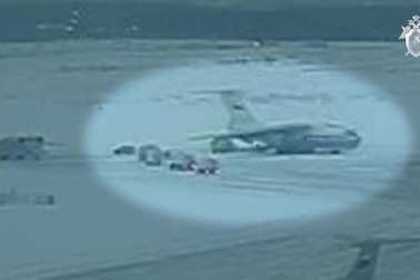 Nga công bố video tù binh Ukraine lên máy bay Il-76 bị rơi