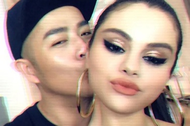 Selena Gomez xinh đẹp trở lại với công việc sau khi rời bệnh viện tâm thần