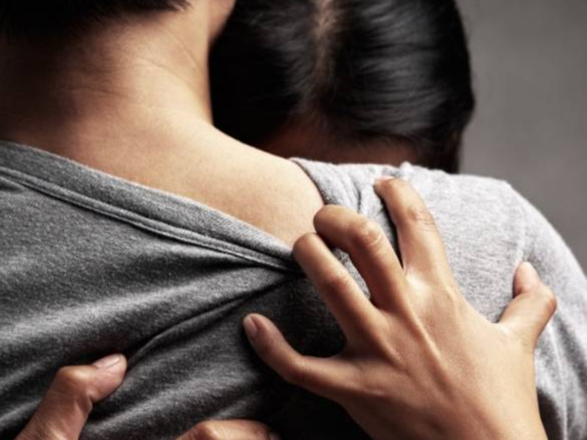 Nóng lòng trả thù chồng ngoại tình, quý bà U50 sập bẫy trai trẻ - 1 Nóng lòng trả thù chồng ngoại tình, quý bà U50 sập bẫy trai trẻ - 1