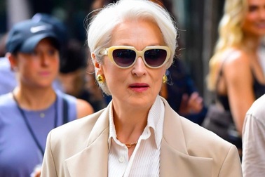 “Yêu nữ thích hàng hiệu” 76 tuổi diện áo của thương hiệu Việt đóng phim