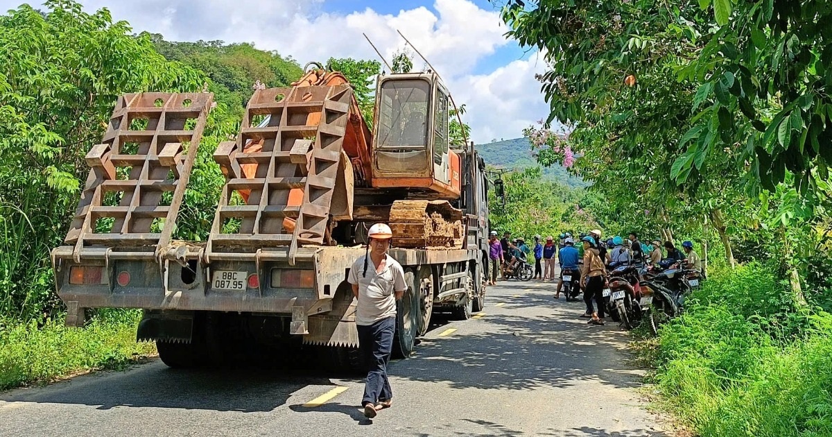 Công an vào cuộc vụ người dân chặn xe doanh nghiệp khai thác khoáng sản