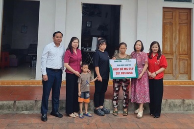Mẹ đơn thân mắc ung thư vú được bạn đọc Dân trí giúp đỡ hơn 250 triệu đồng