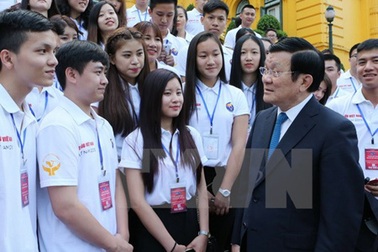 Chủ tịch nước gặp mặt đoàn đại biểu thanh niên kiều bào