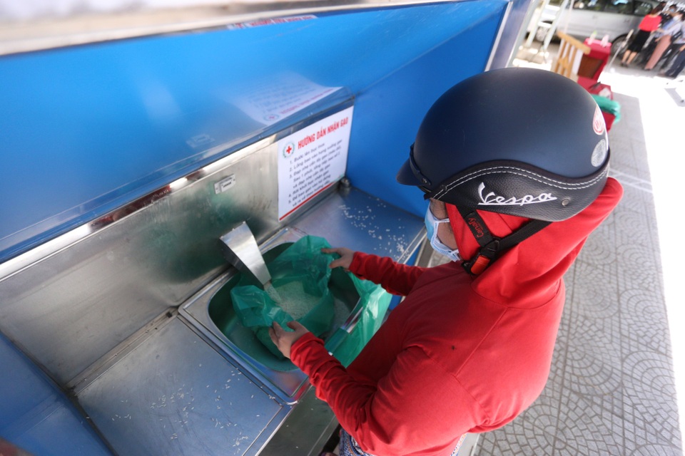 ATM gạo ở Đà Nẵng: Gọi điện hẹn giờ, nhận diện đúng người nghèo - 3 ATM gạo ở Đà Nẵng: Gọi điện hẹn giờ, nhận diện đúng người nghèo - 3