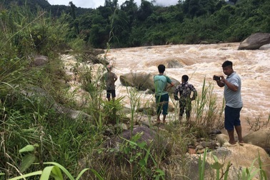 Đôi nam nữ công nhân thủy điện bị lũ cuốn trôi