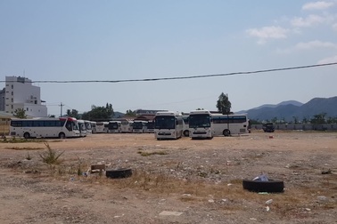 Hàng trăm xe khách vào bãi đỗ vì vắng khách Trung Quốc