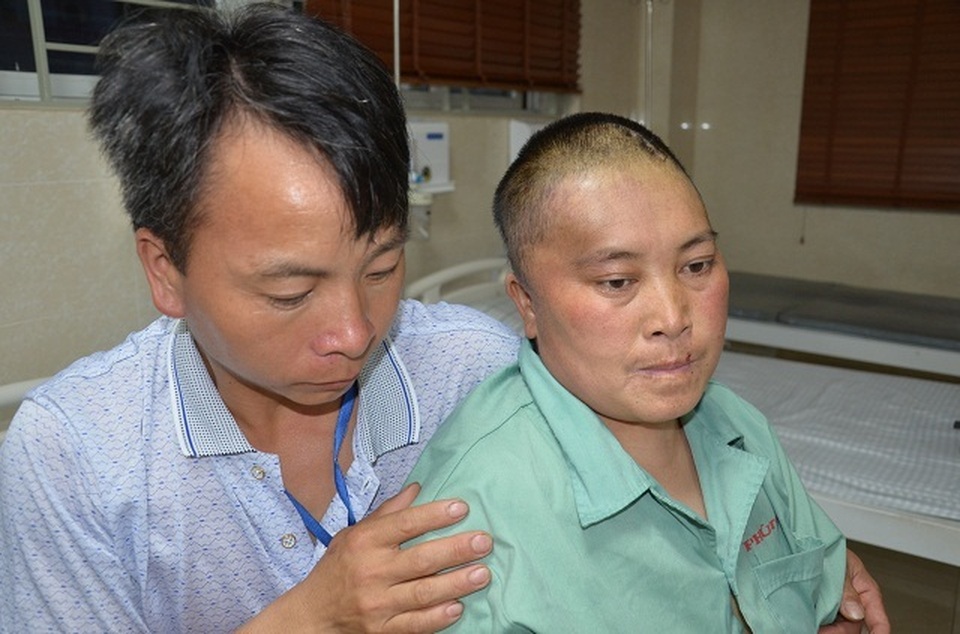 Bạn đọc giúp đỡ hàng chục triệu đồng cho người phụ nữ không biết tiếng Kinh chữa bệnh - 2 Bạn đọc giúp đỡ hàng chục triệu đồng cho người phụ nữ không biết tiếng Kinh chữa bệnh - 2