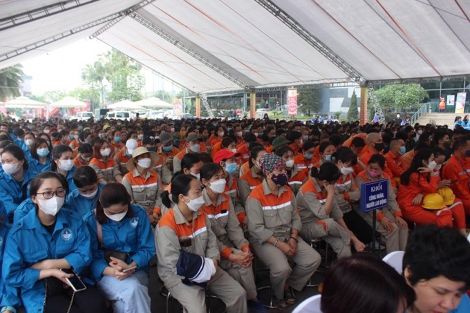 Đông đảo công nhân tham gia Lễ phát động Tháng hành động An toàn, vệ sinh lao động và Tháng Công nhân TP Hà Nội năm 2023. 