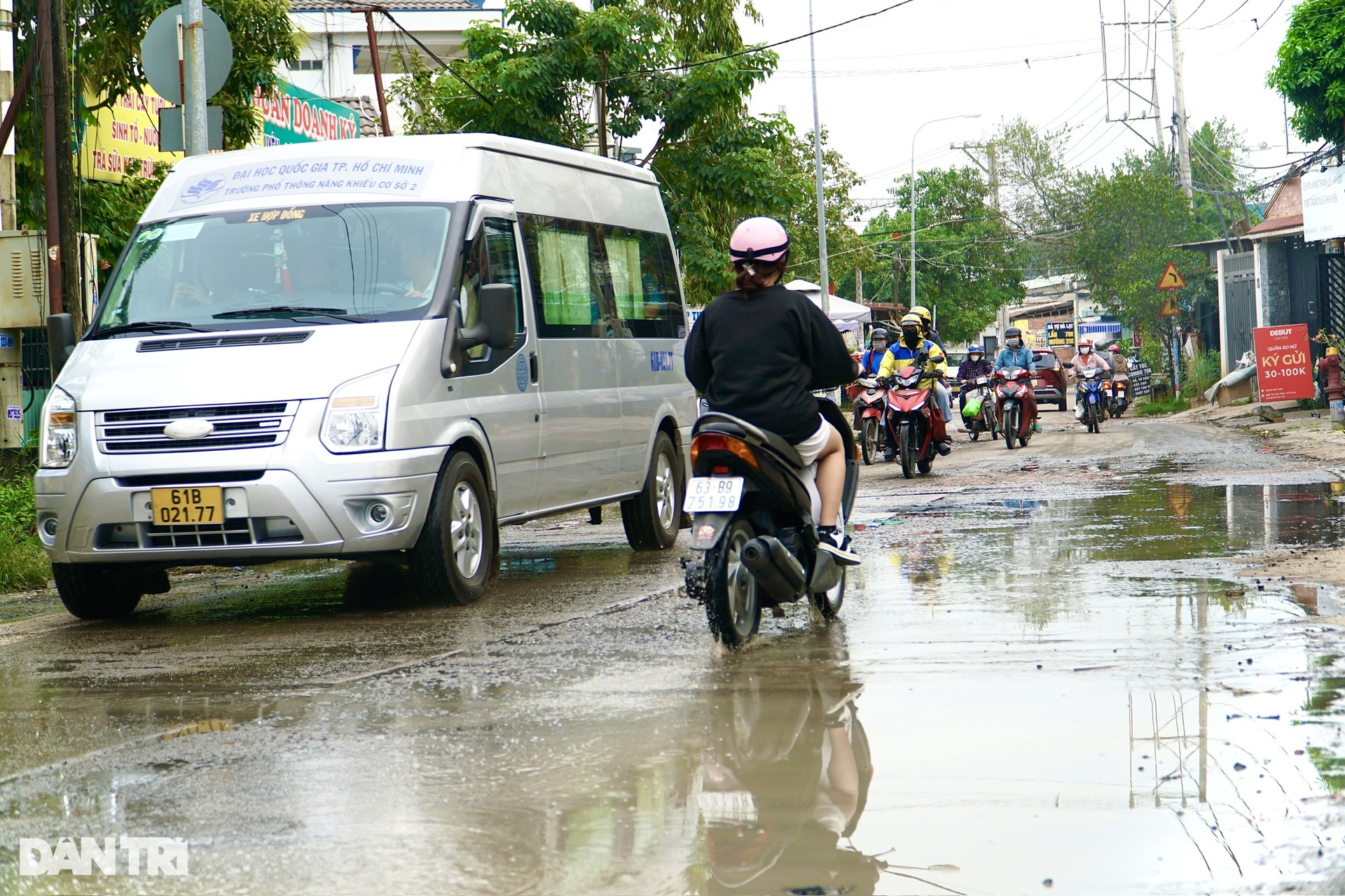 Nhiều tuyến đường dẫn vào Đại học Quốc gia TPHCM tất bật thay áo mới - 3 Nhiều tuyến đường dẫn vào Đại học Quốc gia TPHCM tất bật thay áo mới - 3