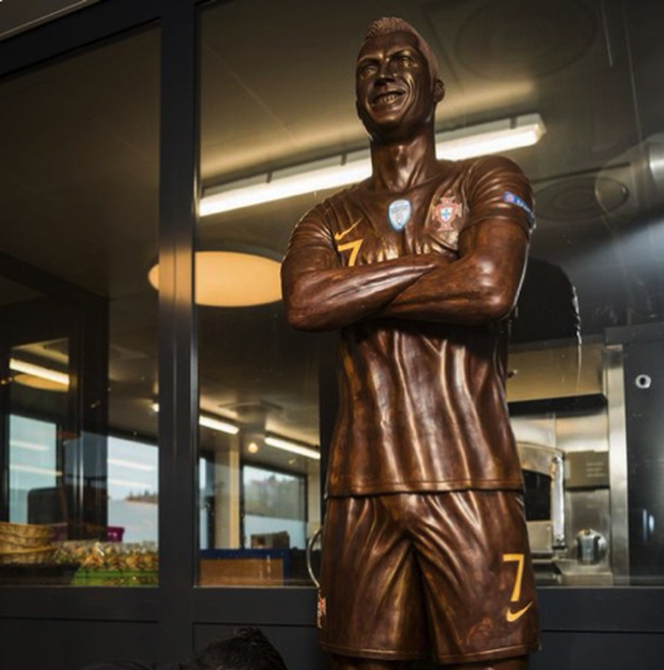 Choáng váng với phiên bản “C.Ronaldo đen bóng” hấp dẫn - 2 Choáng váng với phiên bản “C.Ronaldo đen bóng” hấp dẫn - 2