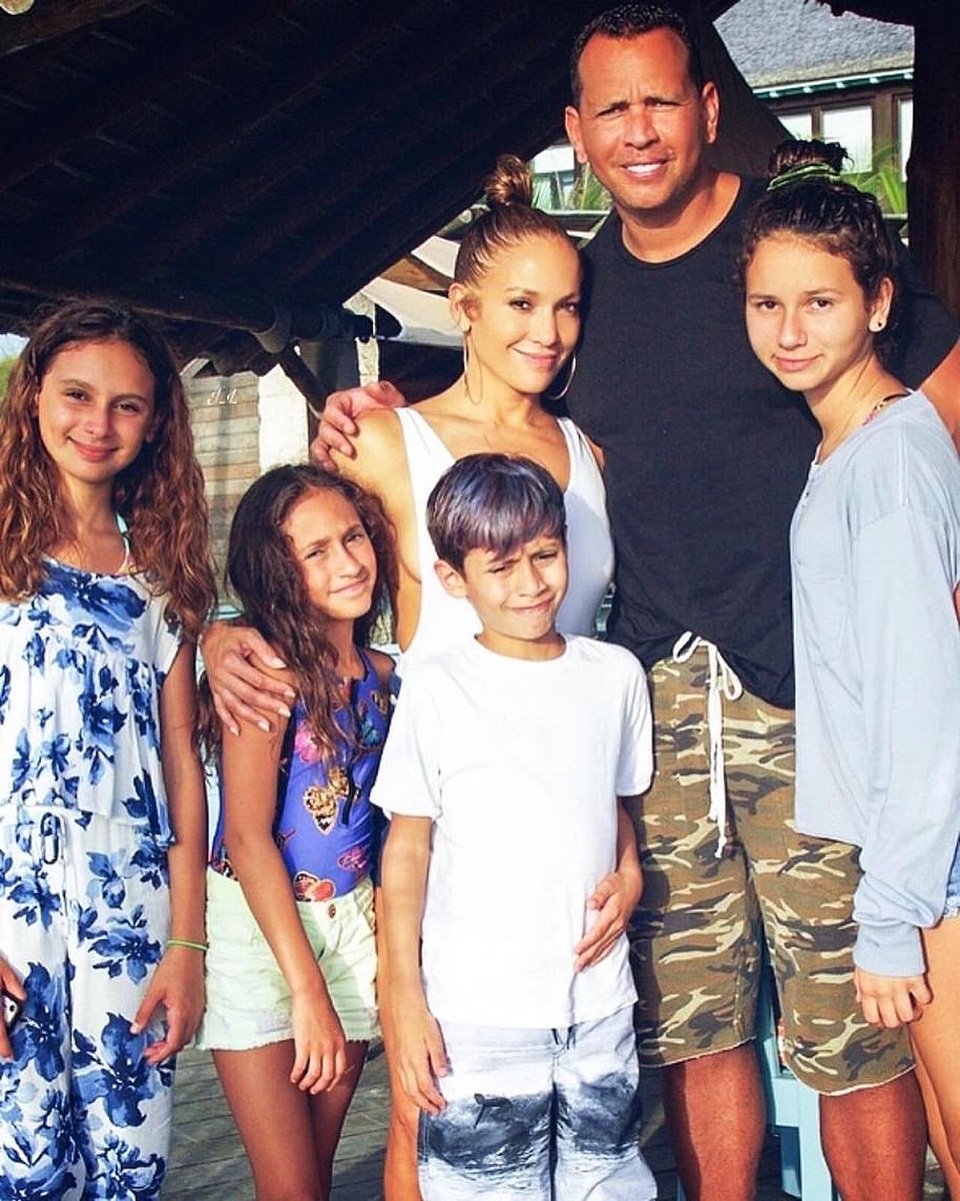 Jennifer Lopez chia tay bồ kém 6 tuổi sau 4 năm hẹn hò - 9 Jennifer Lopez chia tay bồ kém 6 tuổi sau 4 năm hẹn hò - 9
