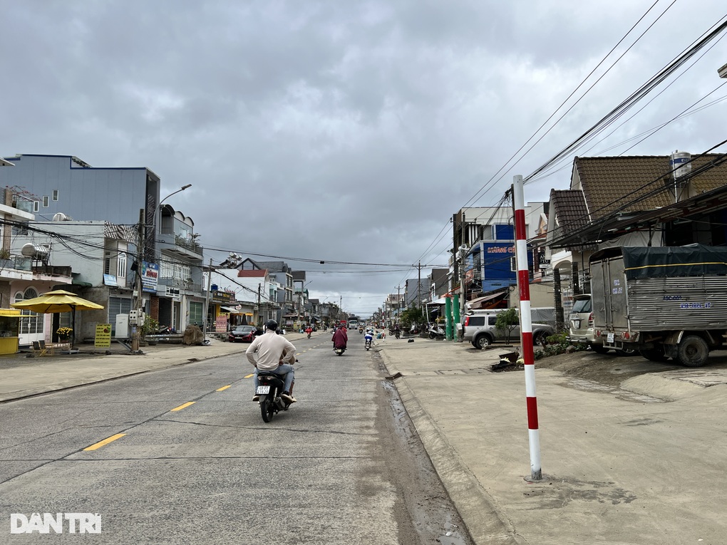 Vụ 1km đường có 23 biển cấm đỗ xe: Chủ tịch tỉnh Lâm Đồng chỉ đạo kiểm tra - 2