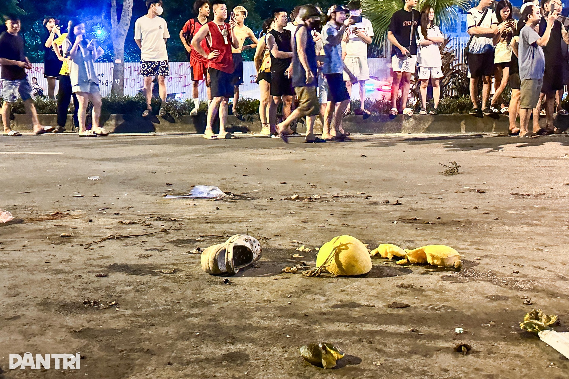 Hiện trường vụ tai nạn liên hoàn ở Dương Nội - 9 Hiện trường vụ tai nạn liên hoàn ở Dương Nội - 9