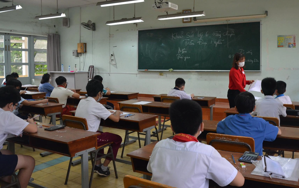 Hàng ngàn học sinh TPHCM cạnh tranh vào lớp 6 chuyên Trần Đại Nghĩa - 4 Hàng ngàn học sinh TPHCM cạnh tranh vào lớp 6 chuyên Trần Đại Nghĩa - 4