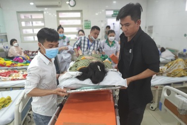 Con gái điện báo kẹt trong đám cháy, cha đón xe từ Sóc Trăng lên Bình Dương