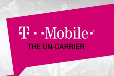 Vợ chồng siêu mẫu áo tắm Chrissy Teigen khoe “công chúa” đầu lòng