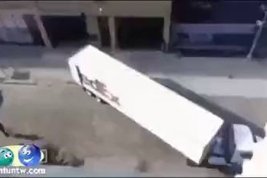 Những màn điều khiển xe tải tài tình