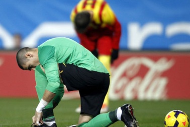 Barcelona phủ nhận việc đàm phán gia hạn hợp đồng với Valdes