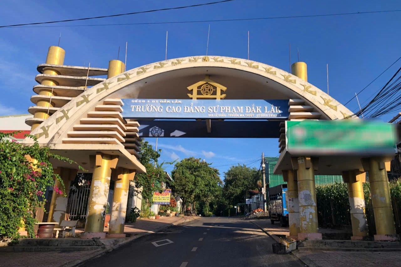 ນັກສຶກສາທີ່ຮຽນຈົບ 99 ຄົນ ບໍ່ໄດ້ຮັບປະລິນຍາ, ຜູ້ນໍາຂໍໃຫ້ຮຽນຮູ້ຈາກປະສົບການ - 1 99 sinh viên tốt nghiệp không được cấp bằng, lãnh đạo xin rút kinh nghiệm - 1