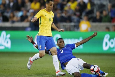 Brazil - Ecuador: Có một Brazil quá… lạ lẫm