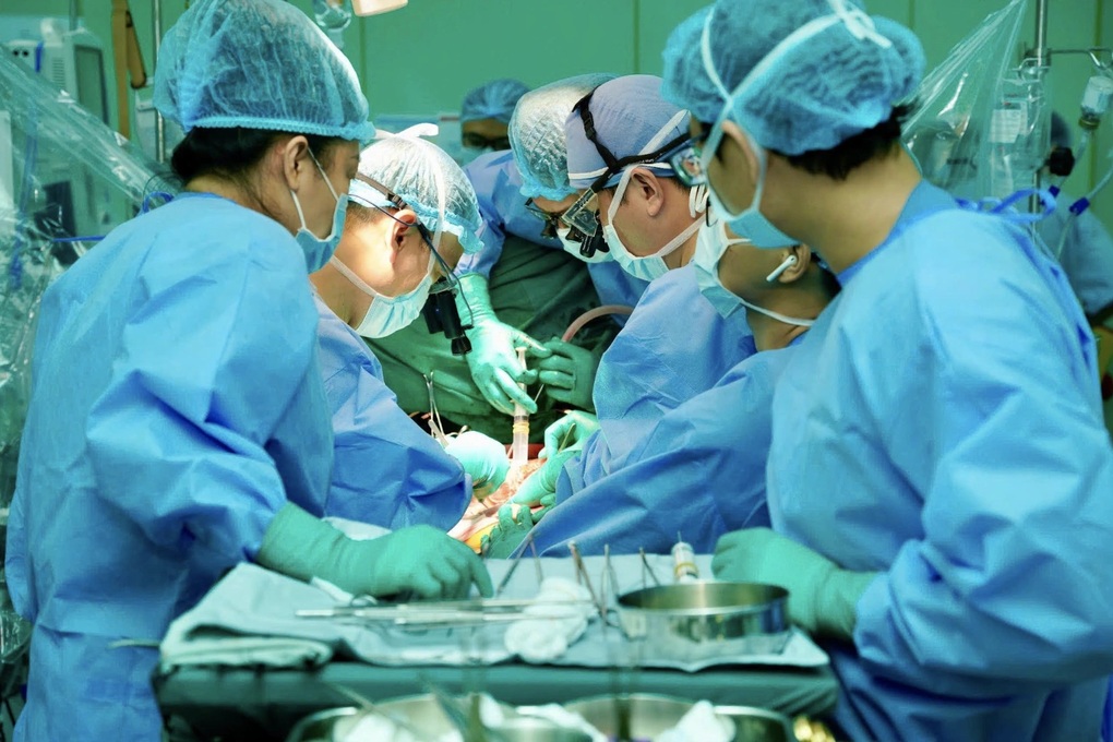 Người đàn ông 39 tuổi chết não, để lại tạng cứu 7 bệnh nhân ở Huế và TPHCM - 1 Người đàn ông 39 tuổi chết não, để lại tạng cứu 7 bệnh nhân ở Huế và TPHCM - 1