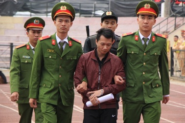 Vương Văn Hùng phản cung, phủ nhận việc hiếp dâm, sát hại nữ sinh giao gà