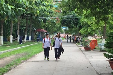 Loạn thu tiền sinh viên