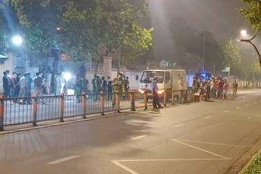 Vụ thi thể trong bao tải bỏ ở vỉa hè: Truy tìm người mang đi vứt