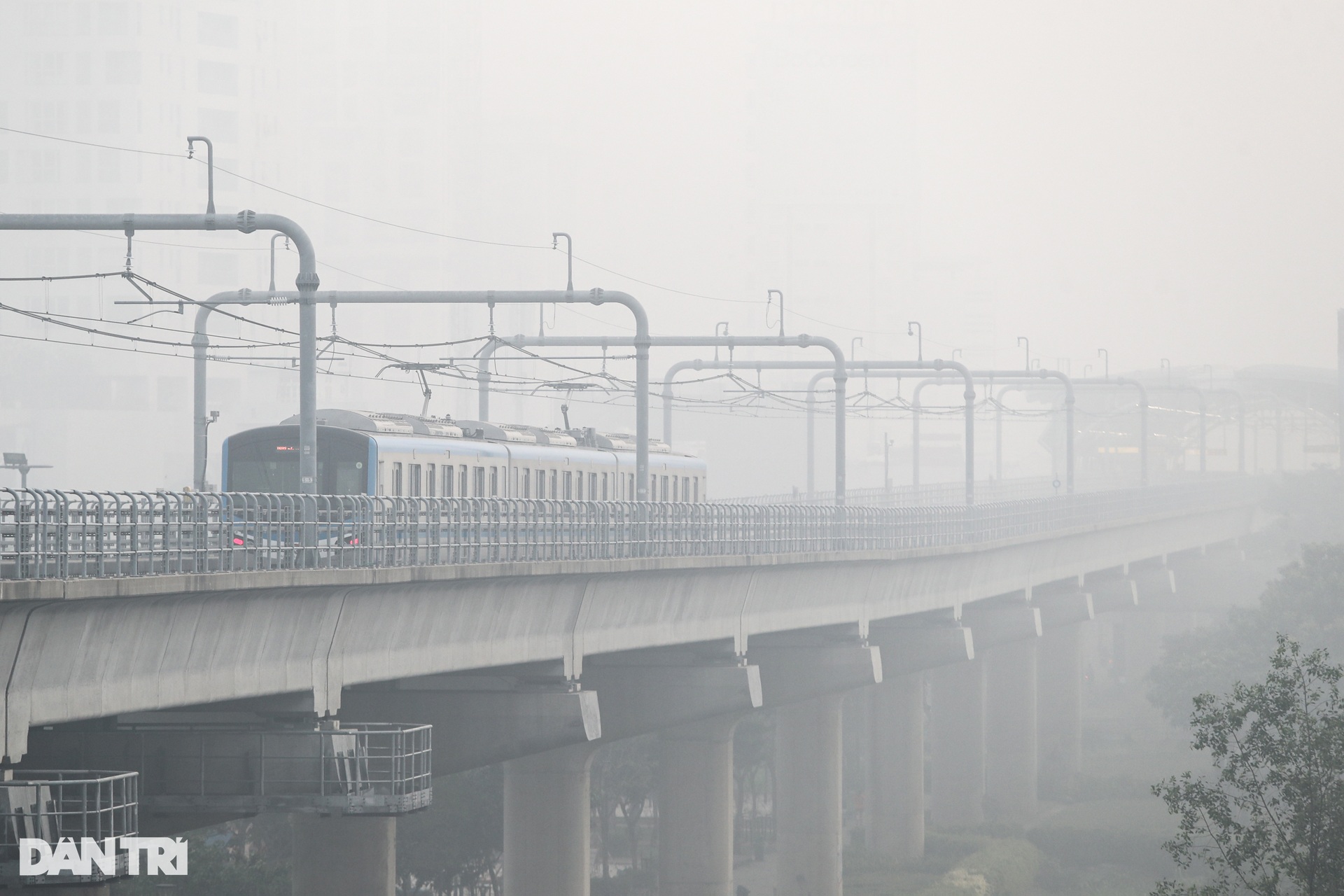 TPHCM se lạnh, chìm trong sương mù những ngày giáp Tết Nguyên đán - 2 TPHCM se lạnh, chìm trong sương mù những ngày giáp Tết Nguyên đán - 2