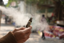 Thuốc lá điện tử, thuốc lá nung nóng: Chất gây nghiện nguy hại thế hệ mới