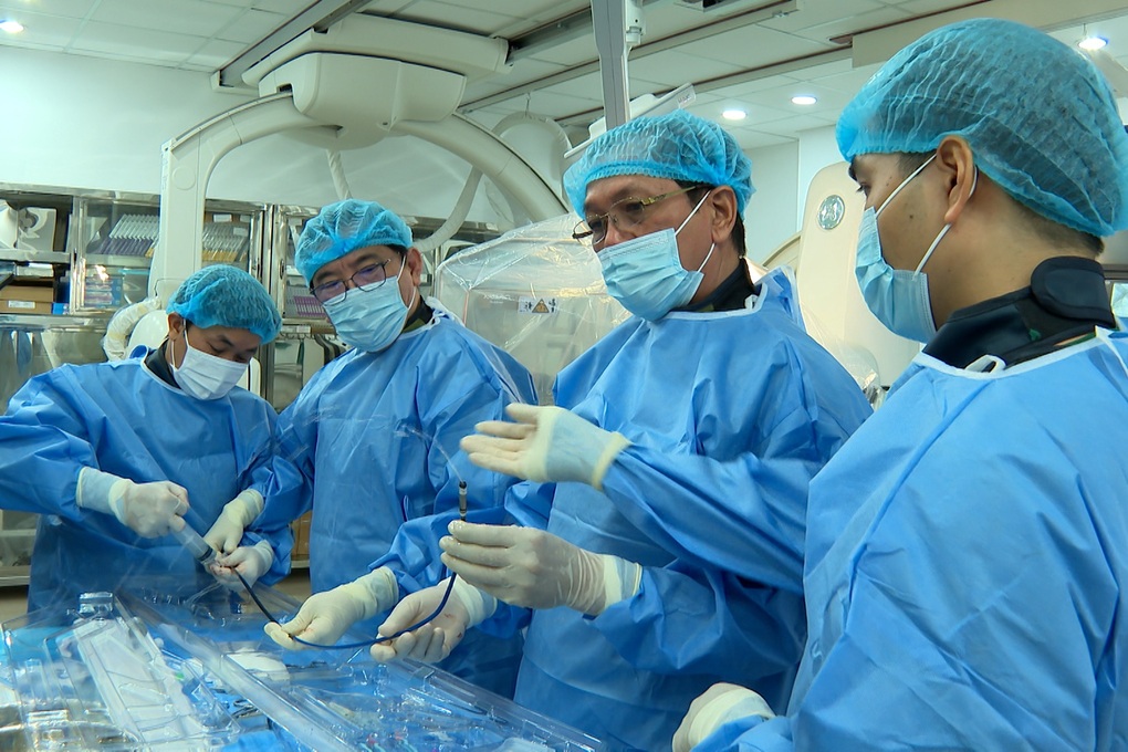 ឧបករណ៍តូចទំហំប៉ុនកន្សោម ជួយស្ត្រីអាយុ ៨៣ឆ្នាំរួចផុតពីការស្លាប់ភ្លាមៗ - ១ Thiết bị nhỏ bằng viên thuốc con nhộng giúp cụ bà 83 tuổi thoát đột tử - 1