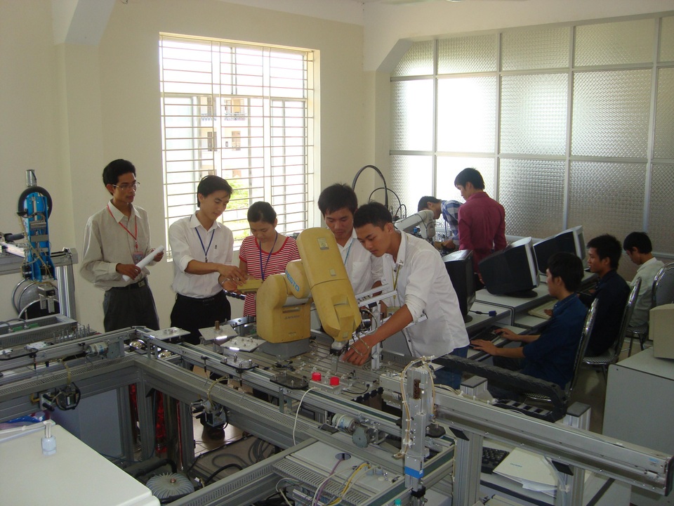 Nghệ An khuyến khích doanh nghiệp đầu tư vào giáo dục nghề nghiệp - 1 Nghệ An khuyến khích doanh nghiệp đầu tư vào giáo dục nghề nghiệp - 1